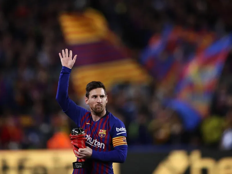 Câu lạc bộ Barcelona đã cứu rỗi sự nghiệp của Messi bằng cam kết chi trả toàn bộ chi phí y tế.