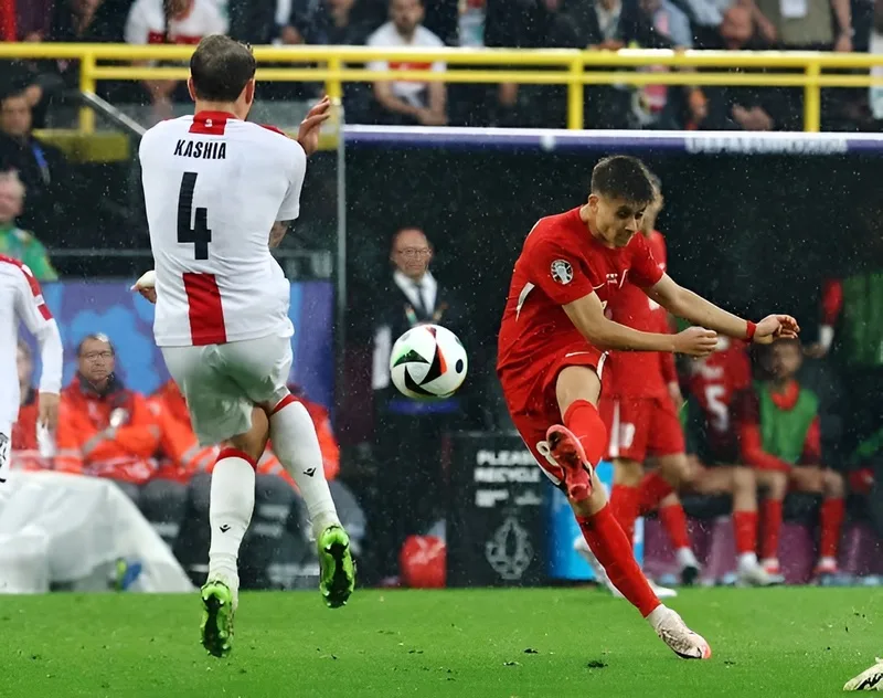 Arda Guler sớm trở thành ngôi sao Thổ Nhĩ Kỳ khi ghi dấu ấn tại EURO 2024 bằng bàn thắng đẹp mắt và những pha kiến tạo quan trọng.