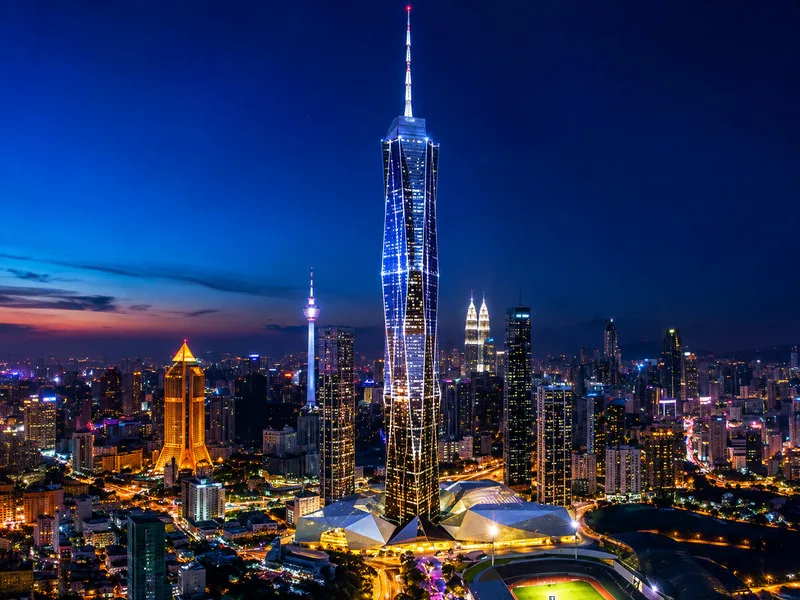 Merdeka 118 tại Kuala Lumpur cao 678,9 m và hiện là công trình đứng thứ hai trong bảng xếp hạng chiều cao thế giới.